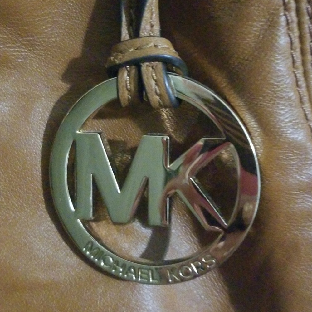 HP👜Authentic Michael Kors leather like new purse - Picture 5 of 8